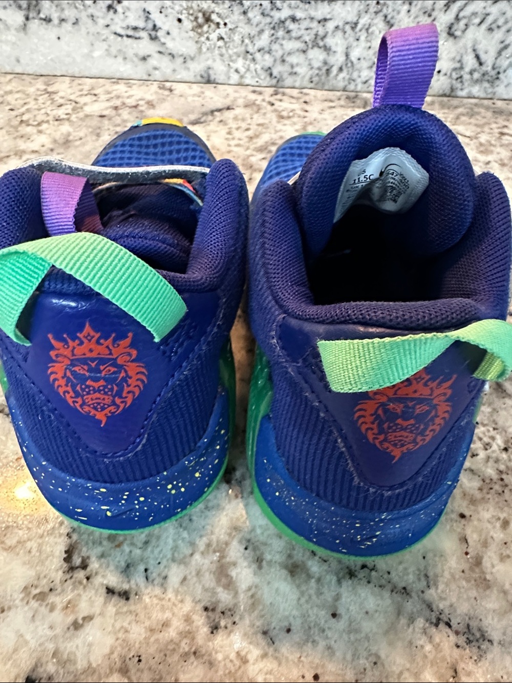 Nike LeBron Witness 11.5C shoes - Picture 3 of 9